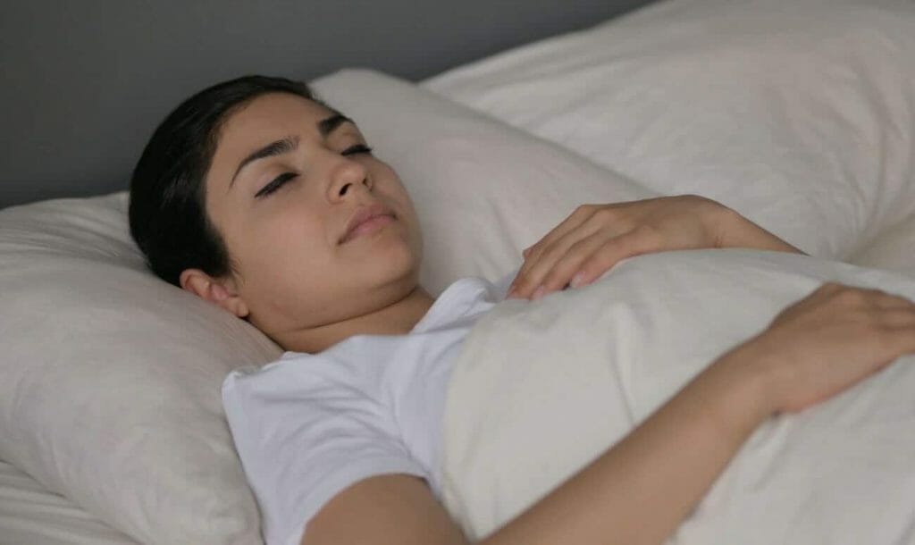 अच्छी नींद के लिए गहरी और लंबी सांस लेना क्यों है महत्वपूर्ण?
